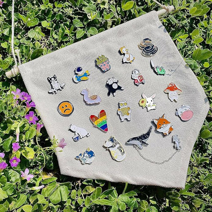 20/40/50 Pcs Cute Enamel Backpack Pins, Funny Anime Enamel Lapel Pins Bulk Set Cool Brooch Button Pins Badge Aesthetic for Backpacks, Bag, Jacket, Kids, Girls, Festival Present (Random Style)